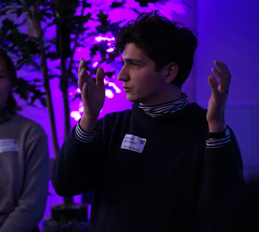 Julian Zefferer speaking at an event