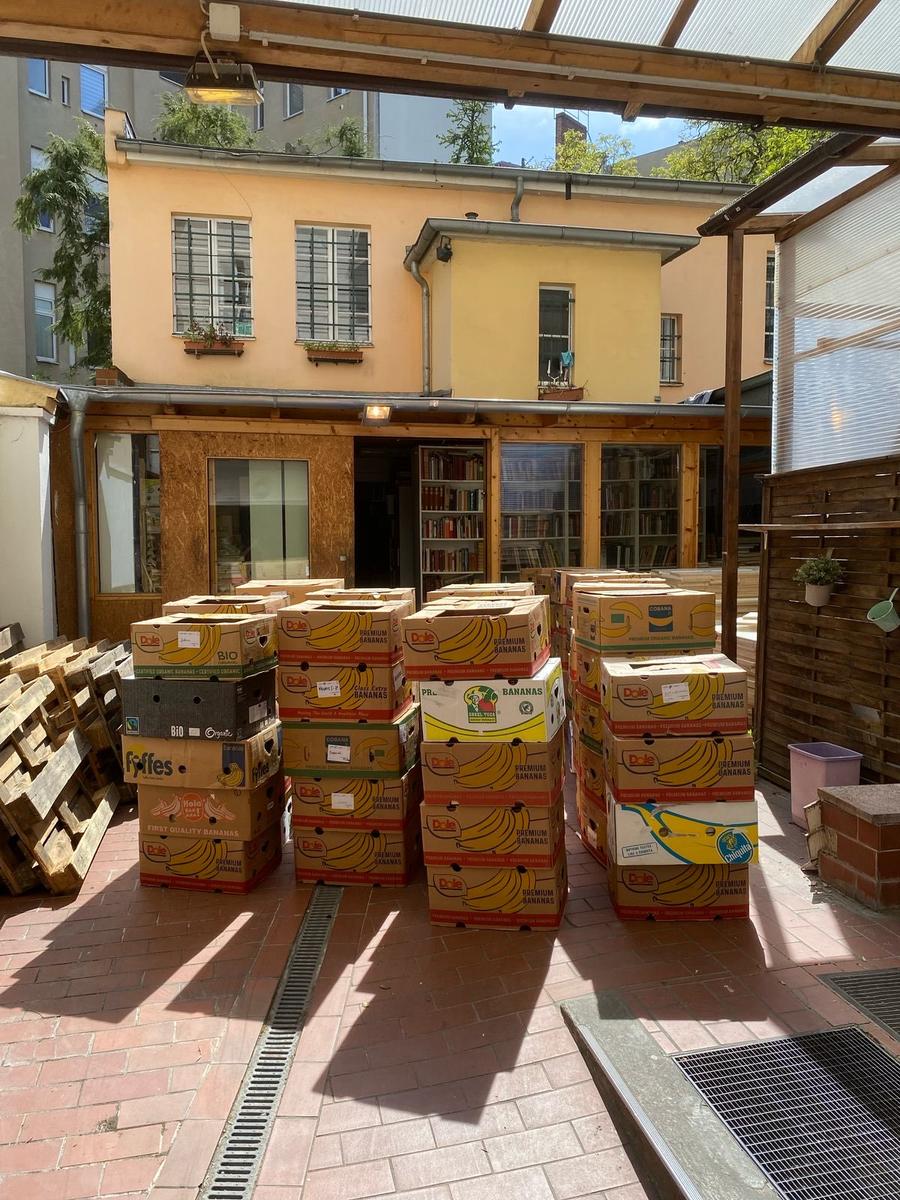 Moving books into the new Hennwack space